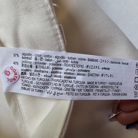 NWT ♥︎ ZARA ♥︎ Highrise Off-White Shorts with Gold Buttons - Picture 8 of 8